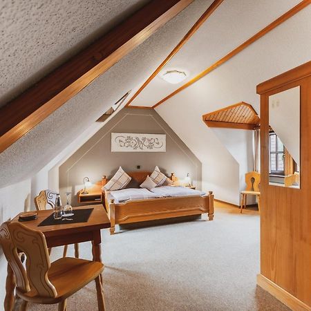 Fremden- Und Monteurzimmer "Zum Ochsen" Flieden Bagian luar foto
