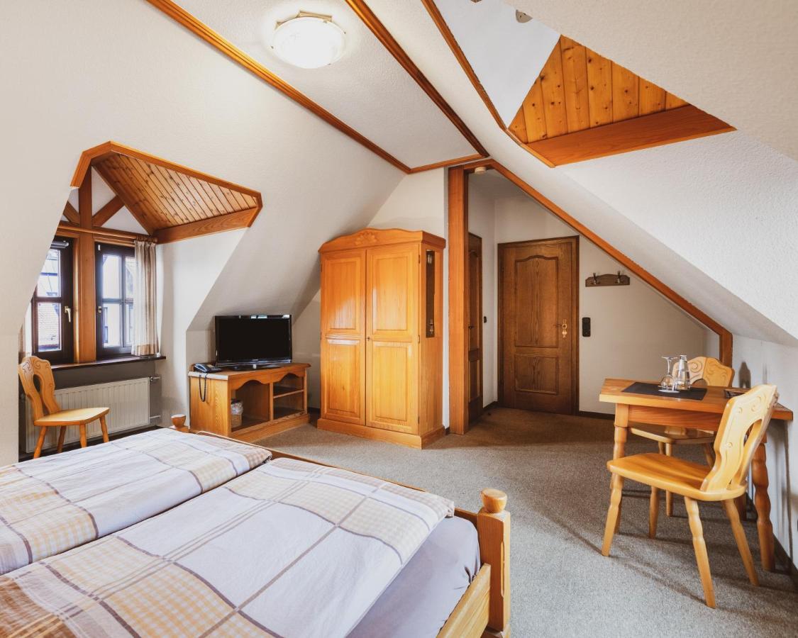 Fremden- Und Monteurzimmer "Zum Ochsen" Flieden Bagian luar foto