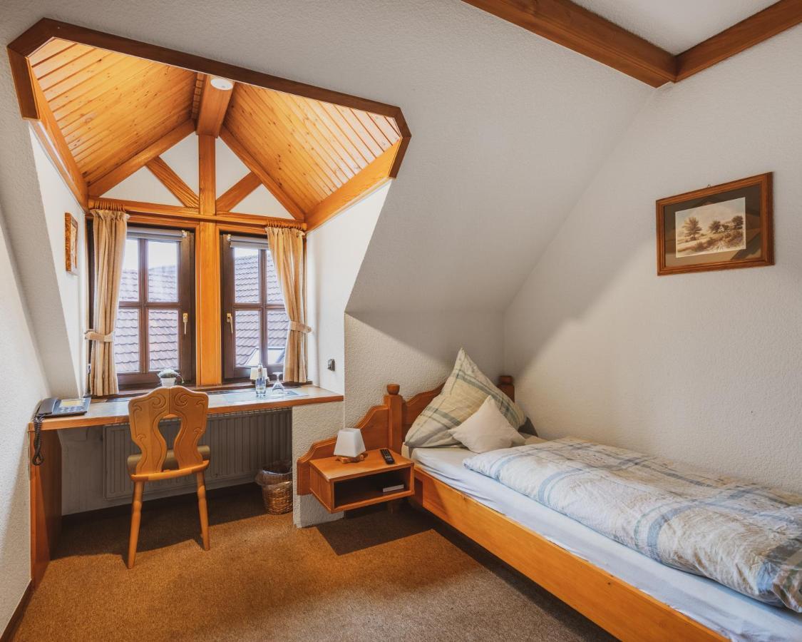 Fremden- Und Monteurzimmer "Zum Ochsen" Flieden Bagian luar foto
