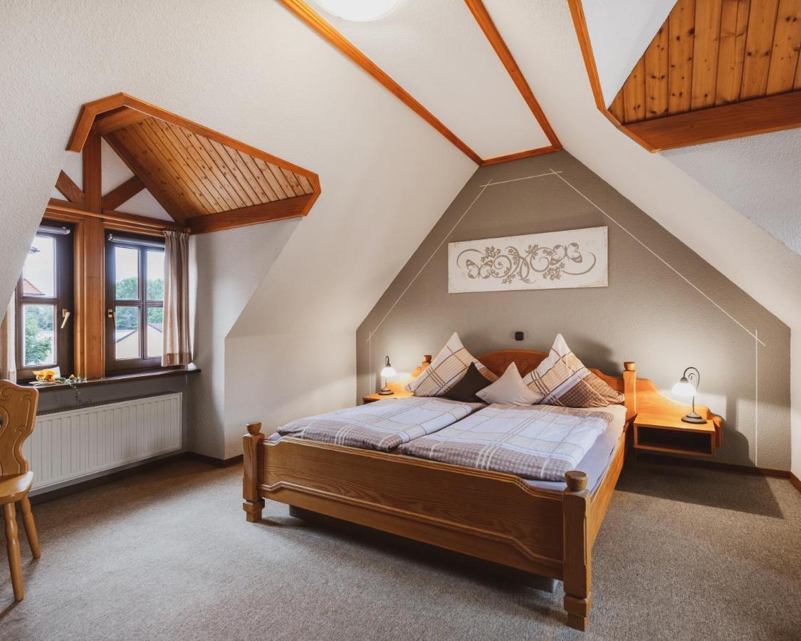 Fremden- Und Monteurzimmer "Zum Ochsen" Flieden Bagian luar foto