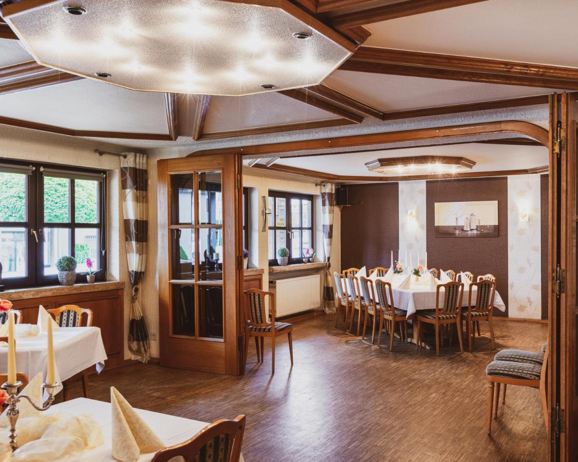 Fremden- Und Monteurzimmer "Zum Ochsen" Flieden Bagian luar foto